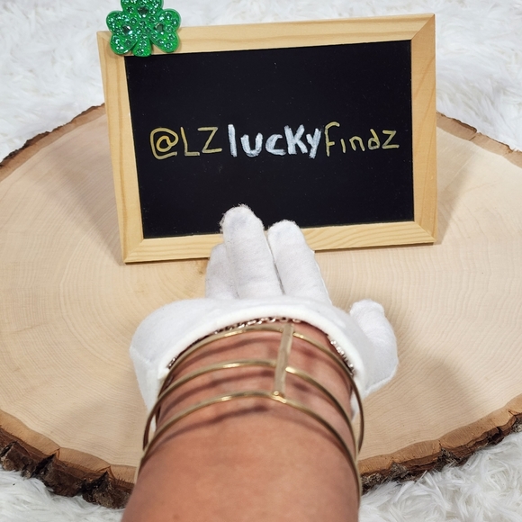 Bangle Wrist Bracelet color gold Metal/ Pre-owned EXCELLENT CONDITION - Picture 8 of 10